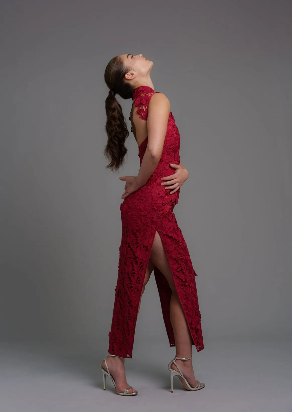 Achillea Sleeveless Lace Bridal Qipao (Dark Red) - RTW