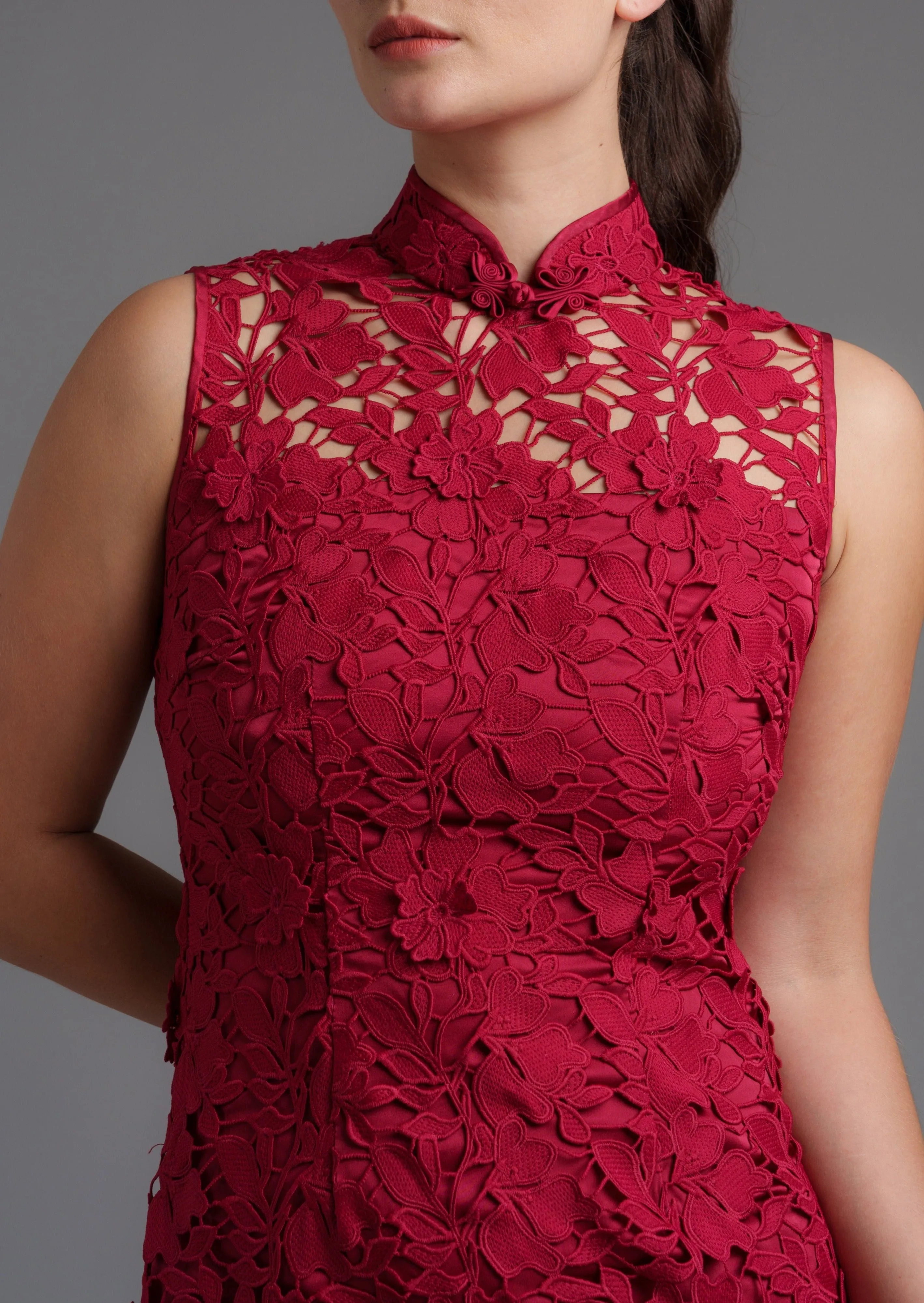 Achillea Sleeveless Lace Bridal Qipao (Dark Red) - RTW